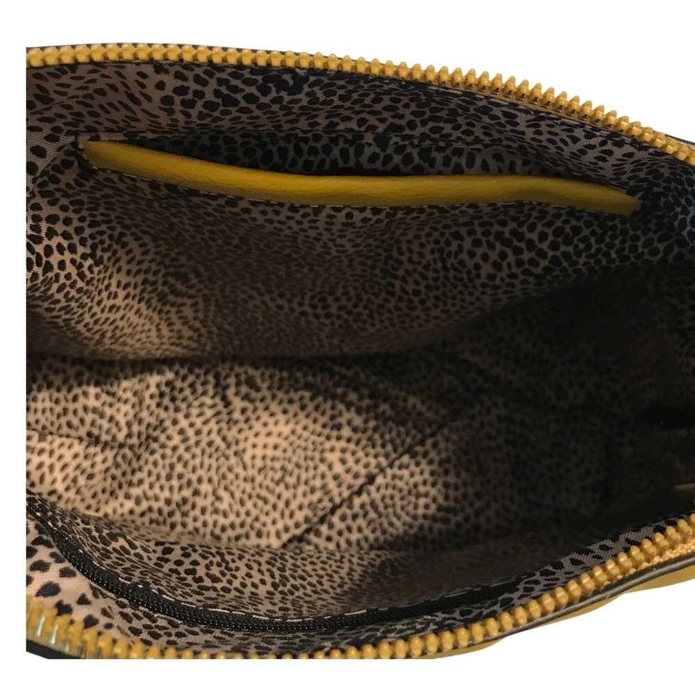 Quilted Crossbody Bag - Vegan Leather - Picture 8 of 9